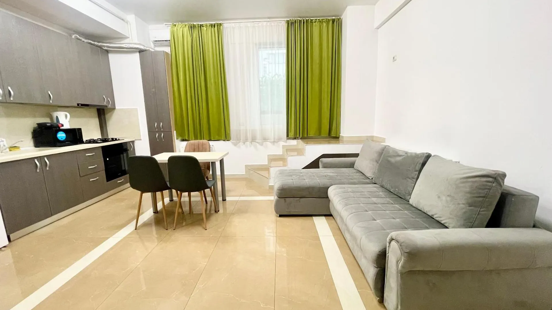 Central Adress Cd23 Бухарест 0*,  Румыния